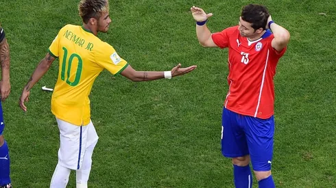 Pepe con la Roja ante Brasil.