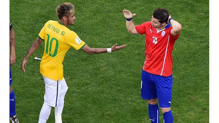 Pepe con la Roja ante Brasil.