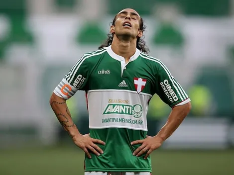 Periodista brasileño actúa muy mala onda con Valdivia y lo ningunea