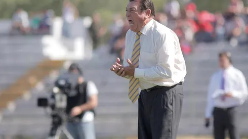 Clavito Godoy en la banca de Santiago Morning