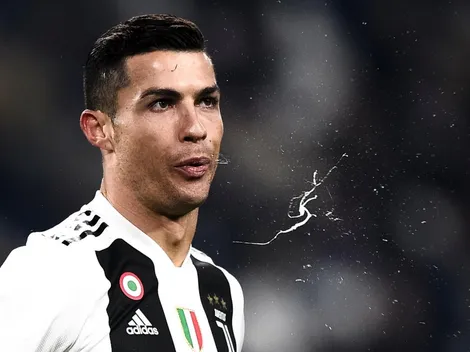 FIFA estudia amonestar a los futbolistas que escupen al suelo