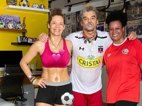 Pibe Valderrama luce una camiseta de Colo Colo en su entrenamiento