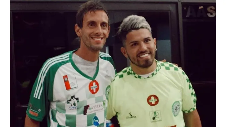 Gino Clara junto al hermano del Kun en Bolivia