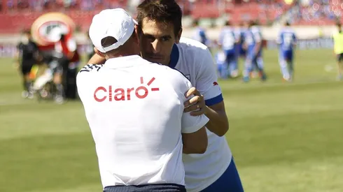 Costa saluda a Sampaoli en el clásico universitario.