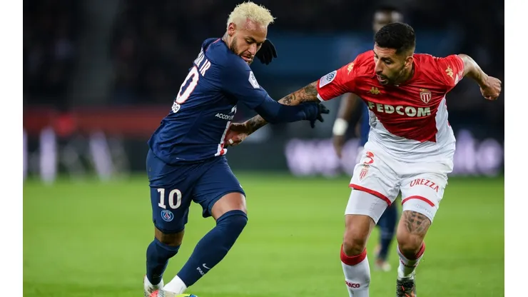 Guillermo Maripán marca a Neymar