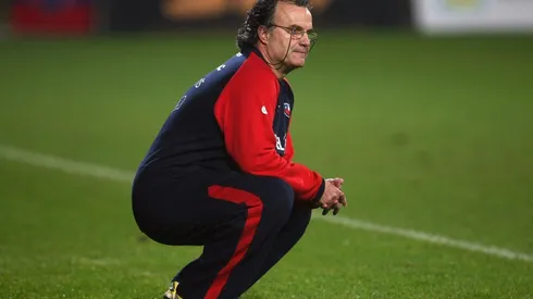 Marcelo Bielsa en la banca de Chile