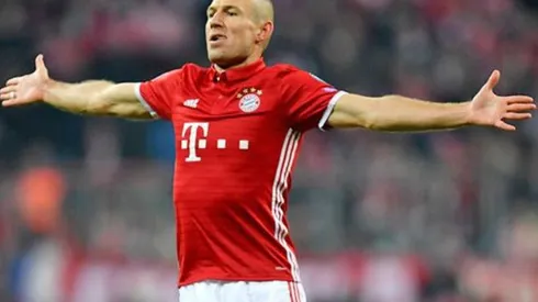 Robben afirma que está analizando salir del retiro y volver al fútbol.