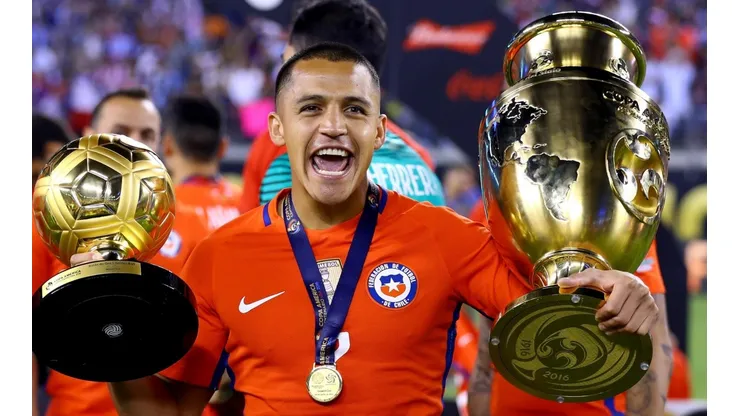 Alexis cumple 14 años defendiendo a la Roja