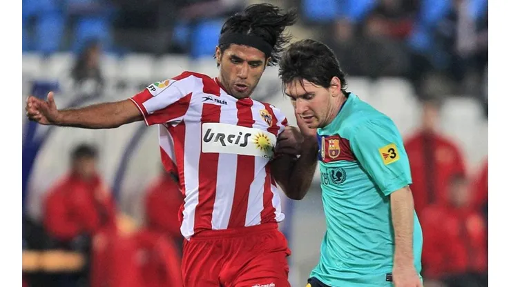 Fabián Vargas vs. Lionel Messi.