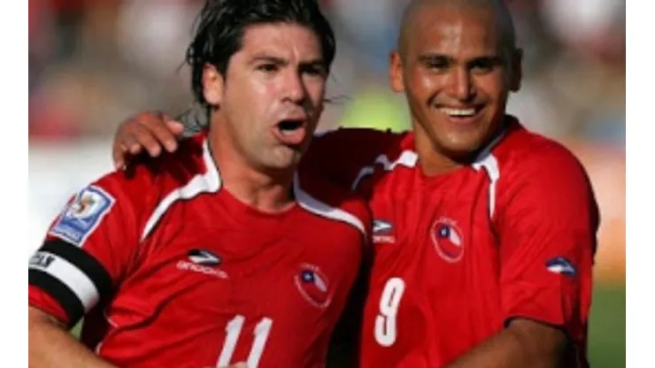Salas y Suazo jugaron juntos en el empate 2-2 ante Uruguay