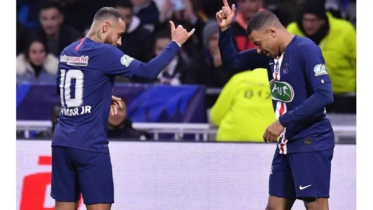 PSG llama a sus jugadores para que estén listos a volver a Francia.