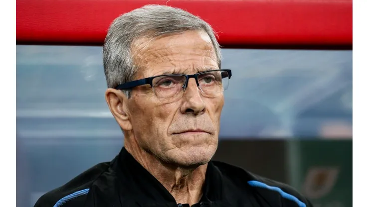 Le dan con todo a Tabárez en Uruguay