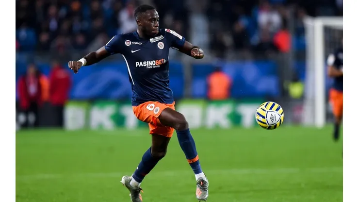 Junior Sambia, jugador del Montpellier que estuvo grave por el coronavirus, comienza a salir adelante.