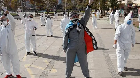 Los manifestantes se mantuvieron alejados por un metro.