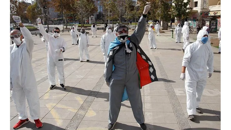 Los manifestantes se mantuvieron alejados por un metro.