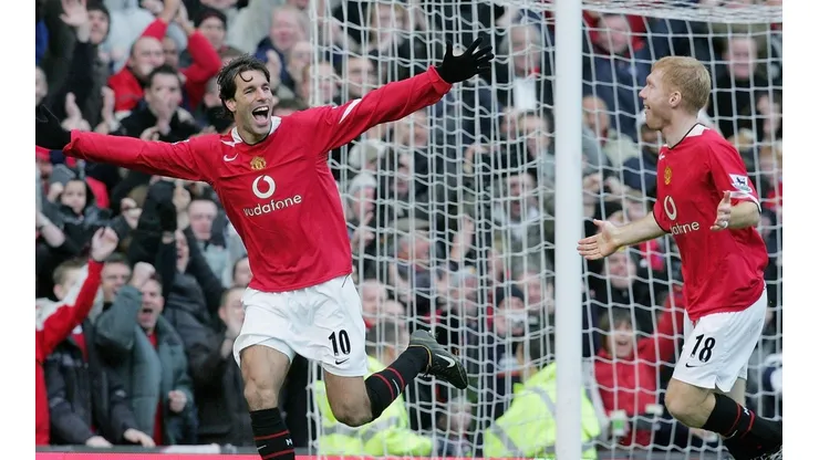 Scholes le hace un queque a Van Nistelrooy