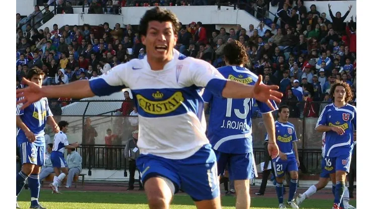 Gary Medel festeja su doblete ante la U