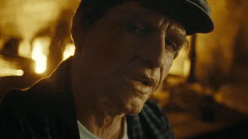 Maluma aparece completamente maquillado en su nuevo video.