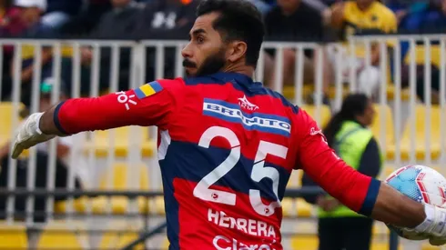 Johnny Herrera asegura que en Everton hubo acuerdo frente a la crisis del fútbol