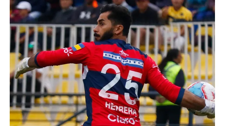 Johnny Herrera asegura que en Everton hubo acuerdo frente a la crisis del fútbol
