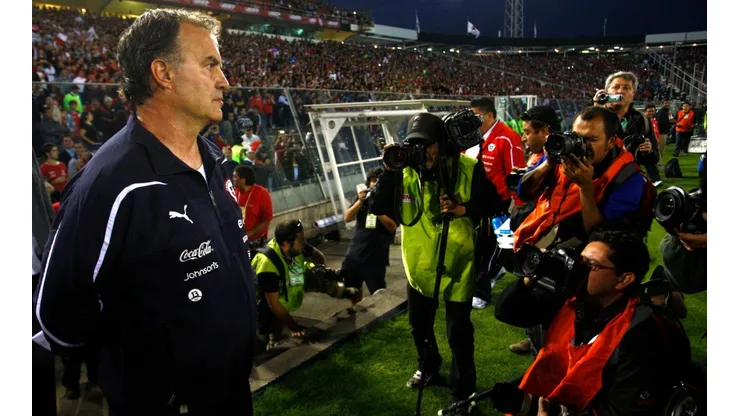 Bielsa en el último partido que dirigió en Chile ante Uruguay
