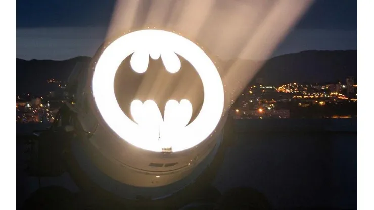 Matt Reeves reveló la bati-señal de "The Batman" con su cuenta en Twitter.