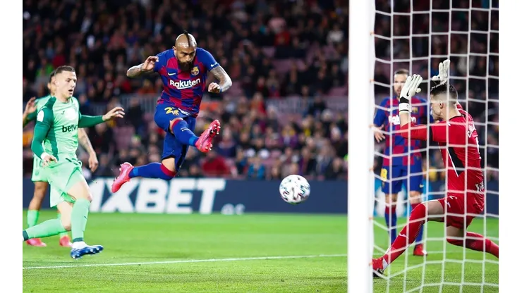 Arturo Vidal puede ingresar en la compra de Barcelona a Lautaro Martínez