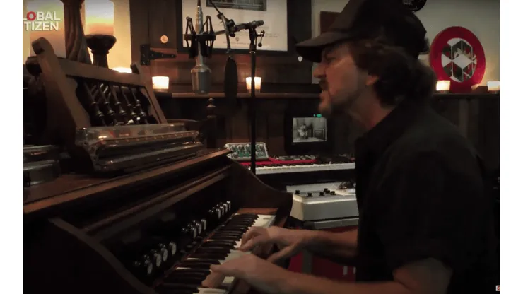 Eddie Vedder apostó por uno de los temas del último disco de Pearl Jam para su actuación.