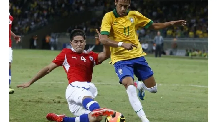 Álvarez jugó ante Brasil su último partido por la Roja.