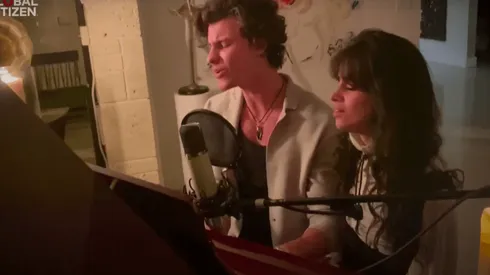 La aparición de Camila Cabello y Shawn Mendes desató la locura de sus fanáticos en redes sociales.