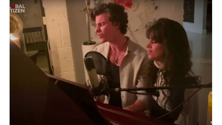 La aparición de Camila Cabello y Shawn Mendes desató la locura de sus fanáticos en redes sociales.