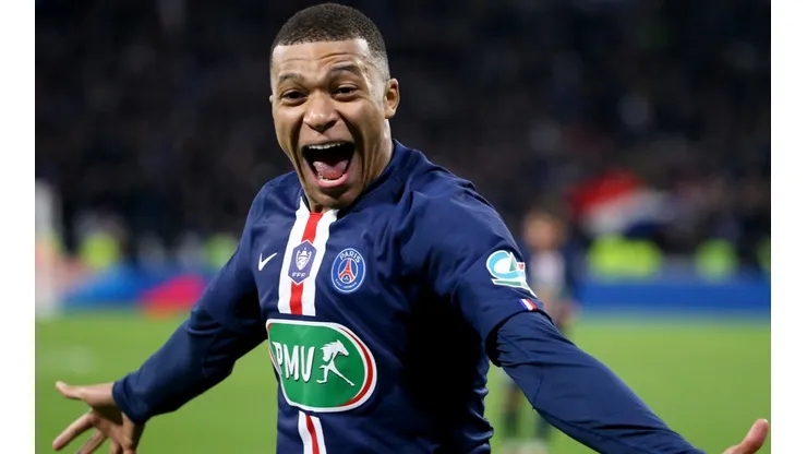 Kylian Mbappé festejando un gol con el PSG