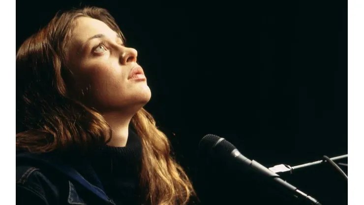 Fiona Apple sorprende con nuevo disco tras ocho años