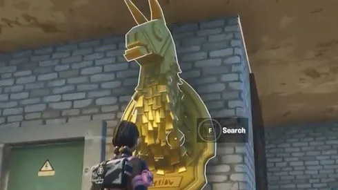 Es imposible no mirar la Llama Dorada de Midas.