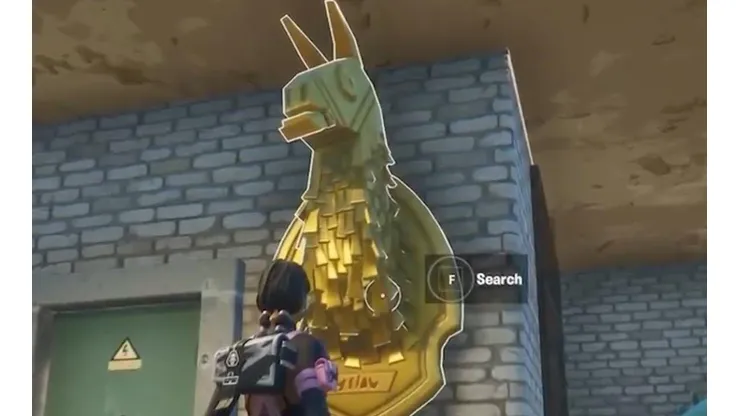 Es imposible no mirar la Llama Dorada de Midas.