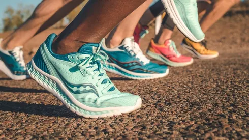 Con un peso de 233 gramos para las zapatillas de hombre, y de 200 grs para las de mujer, las Kinvara 11 de Saucony está diseñado para realizar entrenamientos.