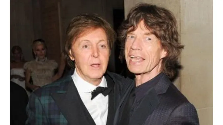 Paul McCartney junto a Mick Jagger, quien le habría copiado hasta las giras