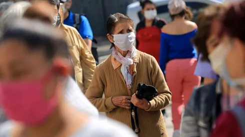 El Carnet Covid-19 certificará que una persona ya no contagia.