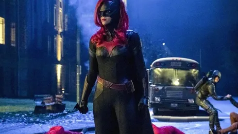 La actriz Ruby Rose se pondrá bajo la piel de la superheroína.