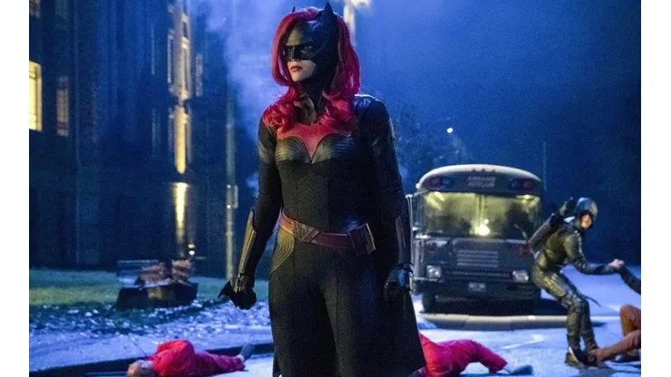 La actriz Ruby Rose se pondrá bajo la piel de la superheroína.