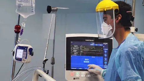 César Reyes cambió el fútbol por la salud y hoy está en primera línea contra la pandemia