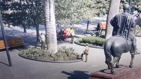 El operativo fue captado por las cámaras de la Municipalidad de Santiago.