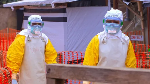 Las autoridades sanitarias luchan en El Congo contra el ébola y el coronavirus.