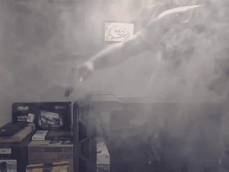 ¡Error! Streamer arma PC en vivo y lo termina quemando