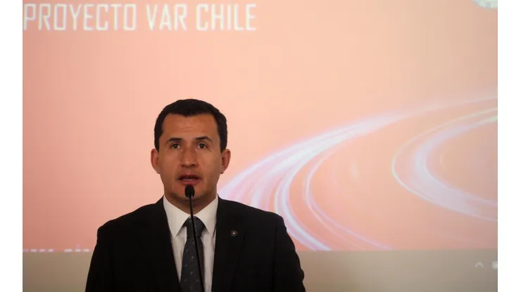 Osses se refirió a la implementación del VAR en el fútbol chileno.