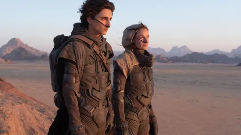 Timothée Chalamet y Rebecca Ferguson como Paul Atreides y Lady Jessica, respectivamente, en "Dune".