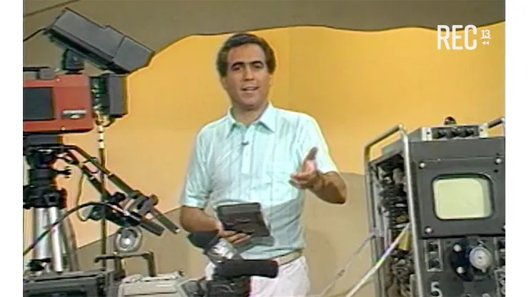 Un joven Jorge Díaz enseñaba la evolución de las cámaras en Teleduc.