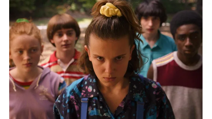 Millie Bobby Brown se mantiene en cuarentena, mientras las grabaciones de "Stranger Things" se mantiene suspendidas.