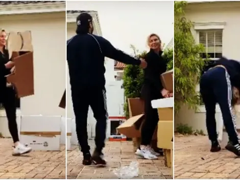 Andrade le aplica body slam a Charlotte Flair arriba de unas cajas