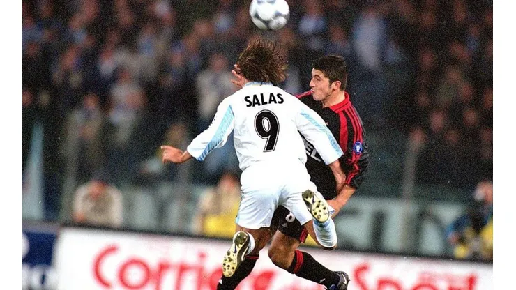 Gattuso marcando a Salas en Italia